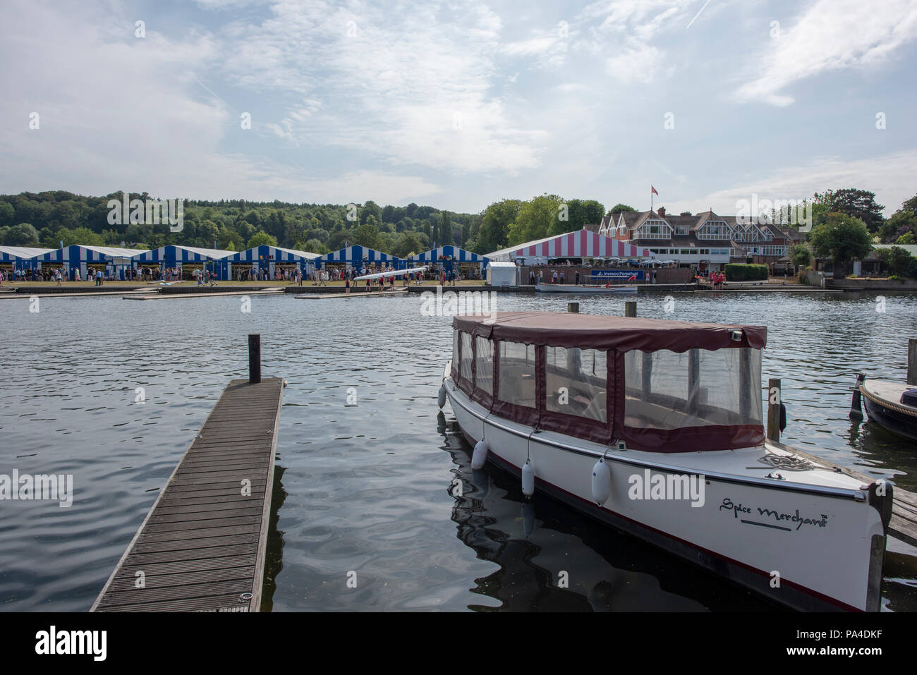 Henley on Thames, Regno Unito, 4 luglio 2018, Mercoledì, vista generale, "Tempo di regata", il primo giorno dell'annuale "Henley Royal Regatta', Henley raggiungere, il fiume Tamigi e Thames Valley, Inghilterra, © Peter SPURRIER, Foto Stock