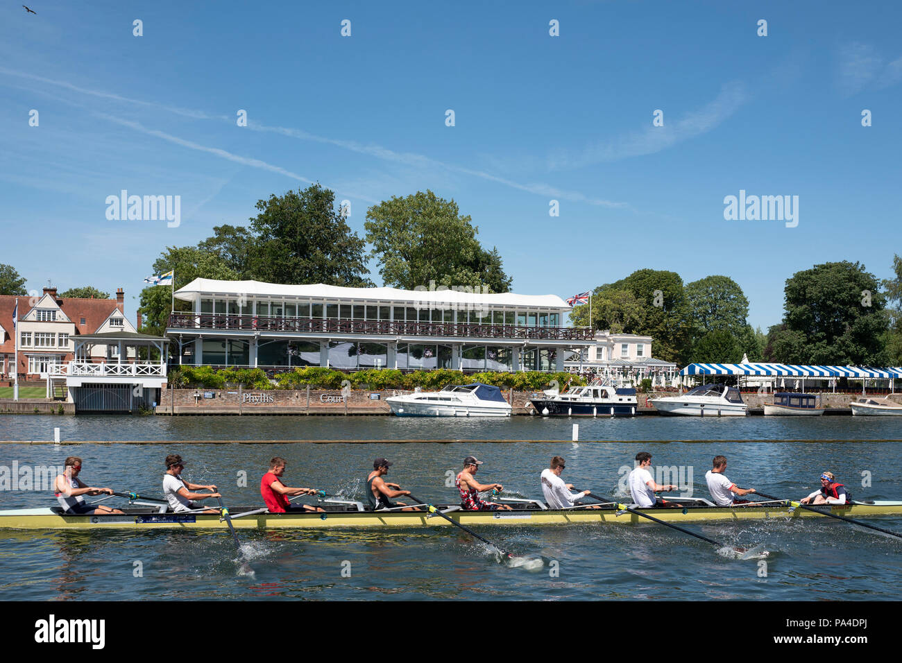 Henley on Thames, Regno Unito, 2 luglio 2018, Lunedì, "Henley Royal Regatta', visualizzare 'Brown University, STATI UNITI D'AMERICA', passando il 'Phylis Corte Club' Grandstand, formazione su Henley raggiungere, il fiume Tamigi e Thames Valley, Inghilterra, © Peter SPURRIER/Alamy Live News, Foto Stock