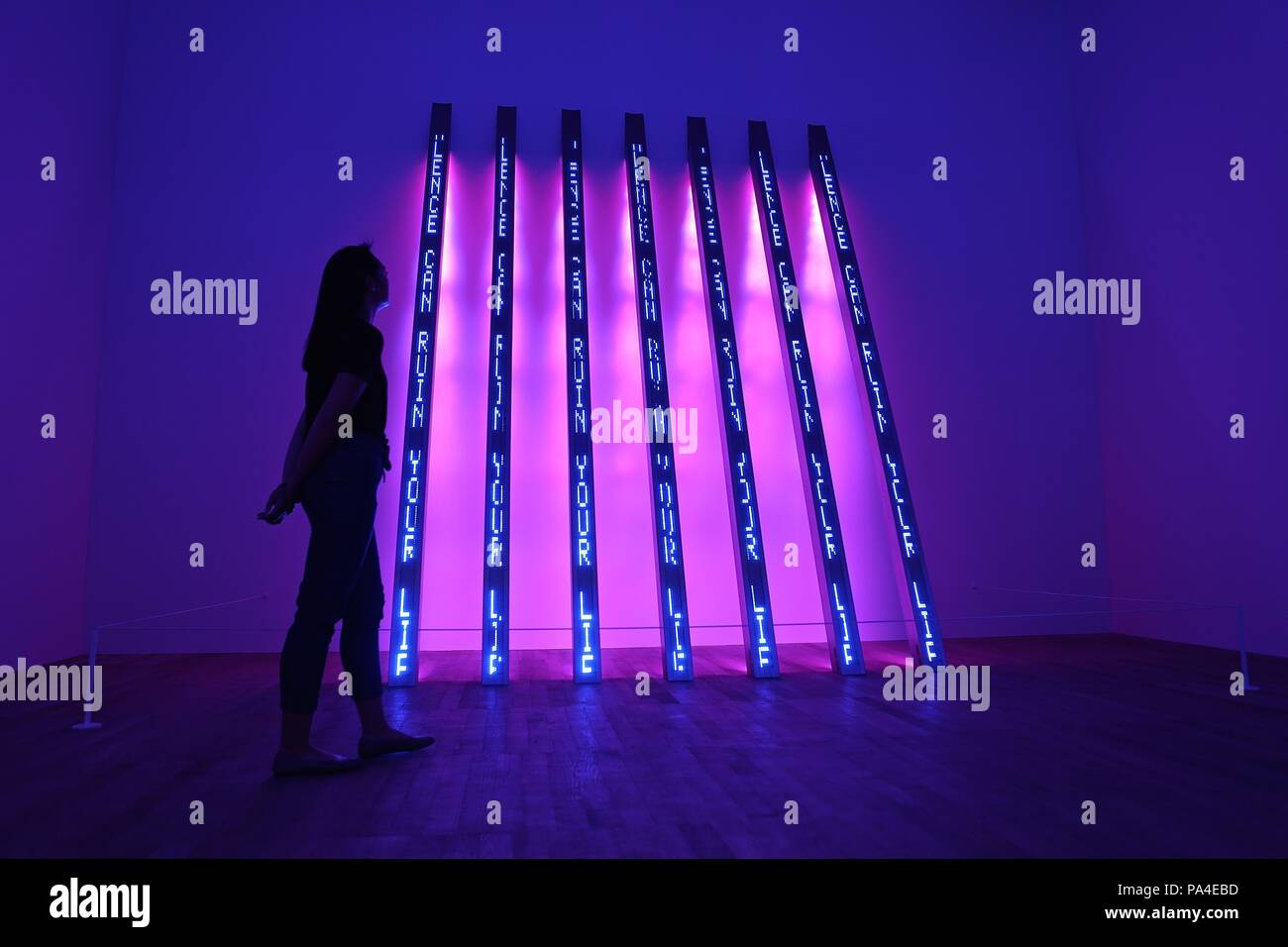 La Tate Modern apre una nuova visualizzazione dei lavori da Jenny Holzer 20 Luglio 2018 Foto Stock