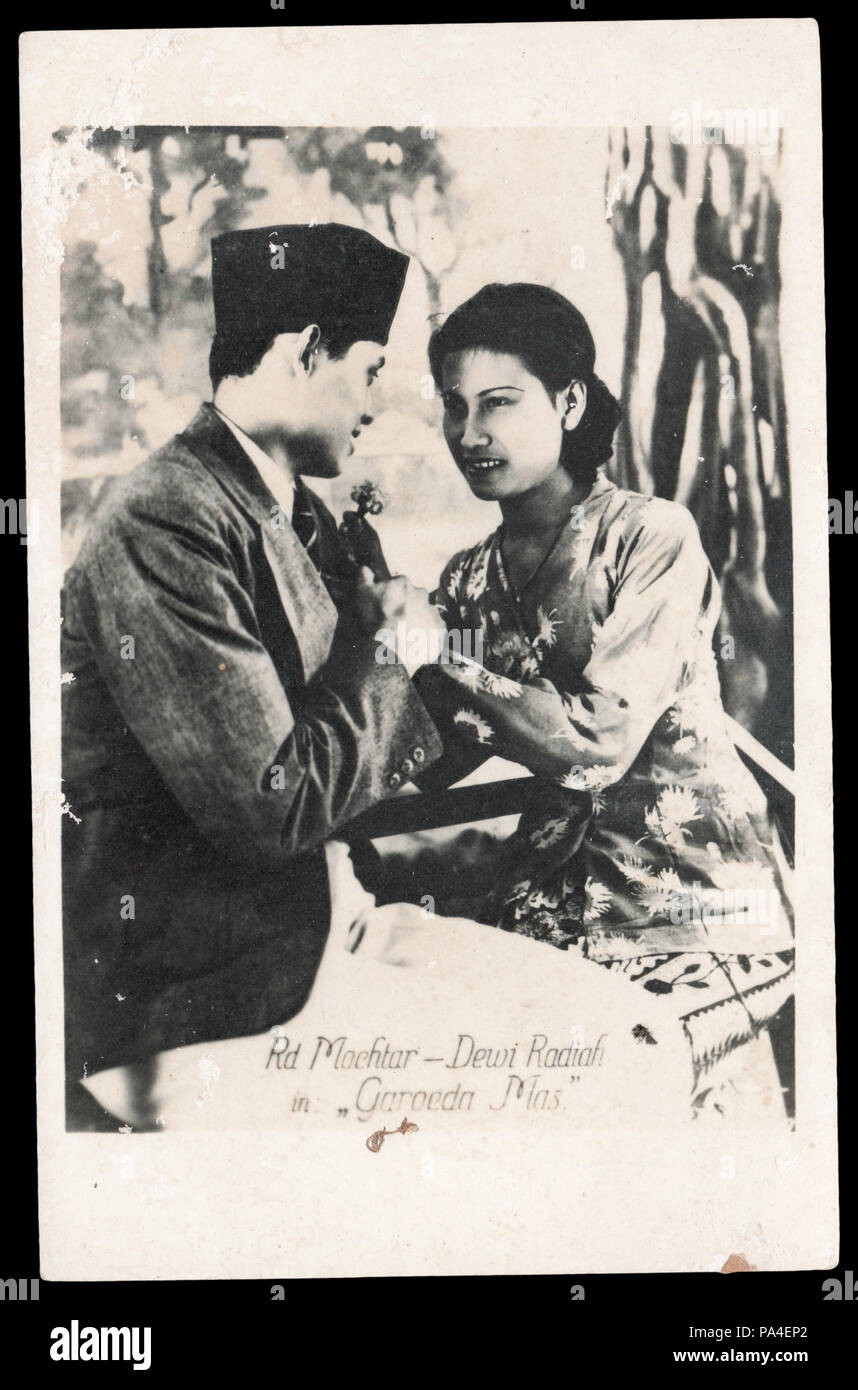213 Rd Mochtar e Dewi Radiah in Garoeda Mas (1941) (2) Foto Stock