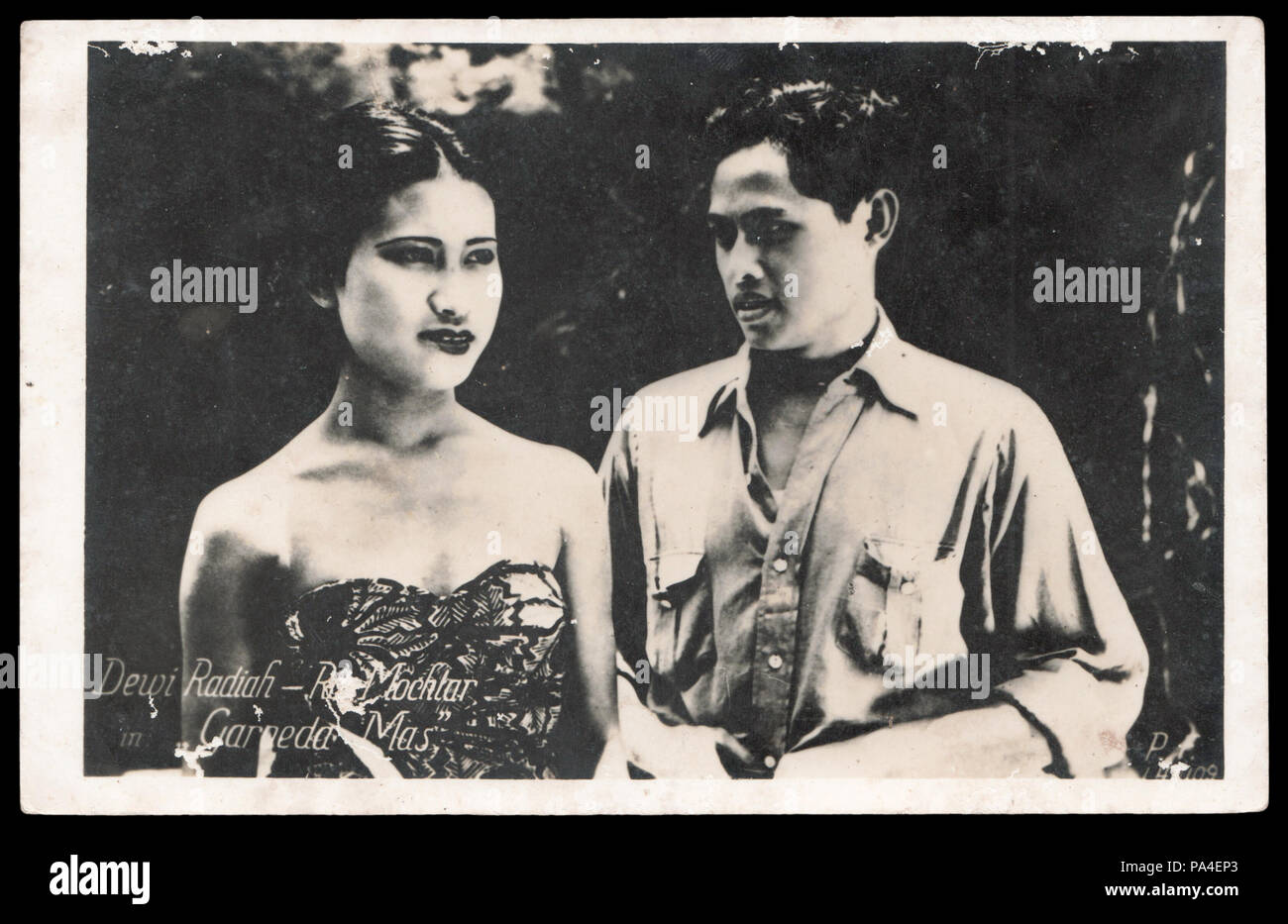 62 Dewi Radiah e Rd Mochtar in Garoeda Mas (1941) (1) Foto Stock