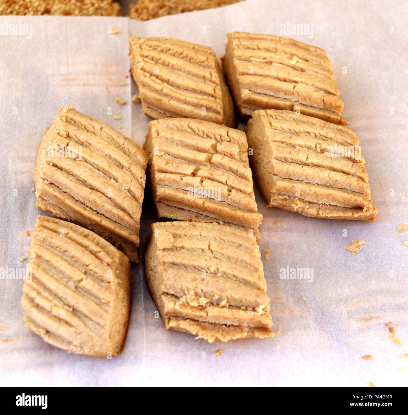 Ghoriba biscotti frollini su un piatto di portata Foto Stock