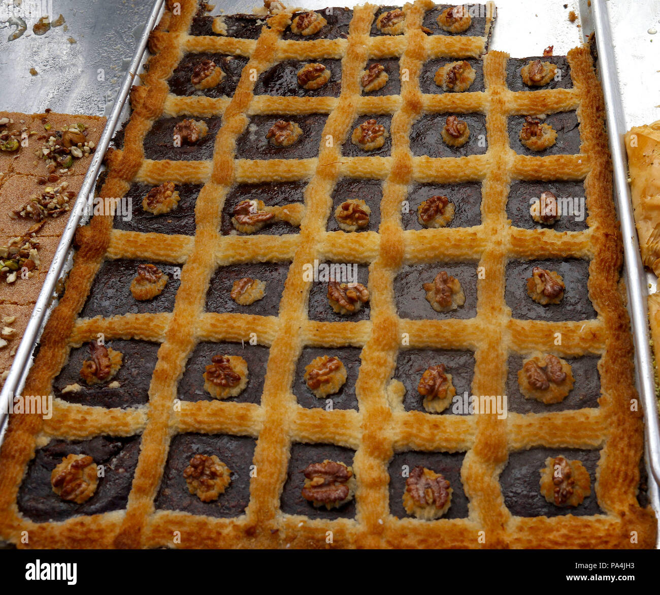 Arabo dessert con dadi Foto Stock