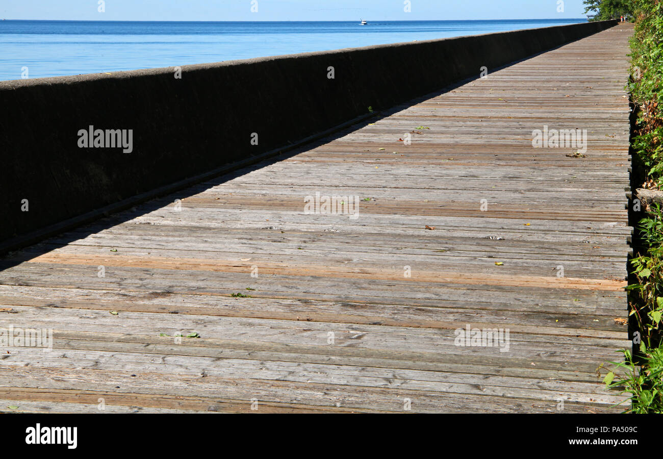 Lakeshore Avenue boardwalk su Ward's Island, isole di Toronto, Ontario, Canada Foto Stock
