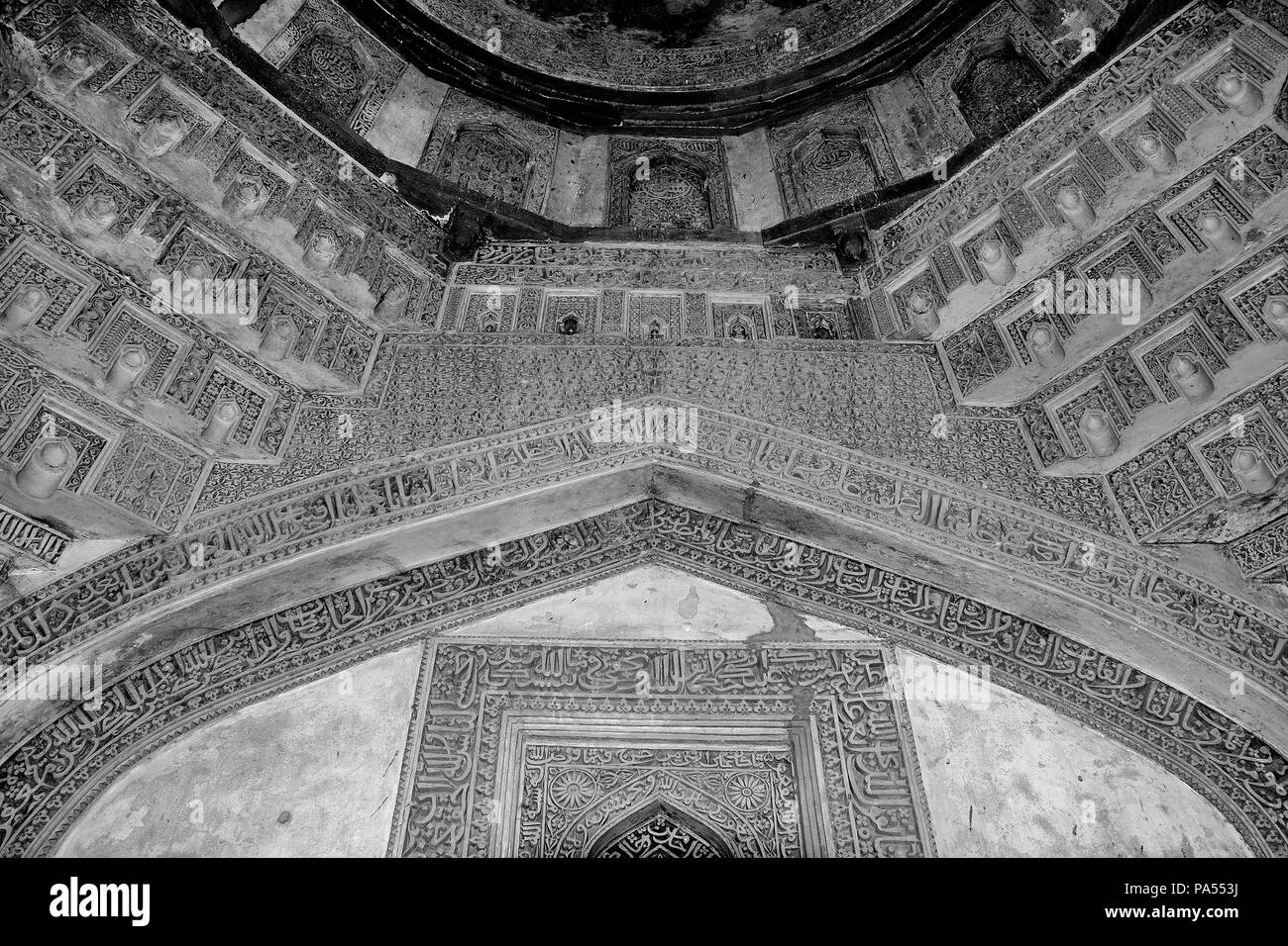 Incisioni sulle pareti e sul soffitto della Moschea bada Gumbad, del Giardino di Lodi, nuova Delhi, Delhi, India Foto Stock
