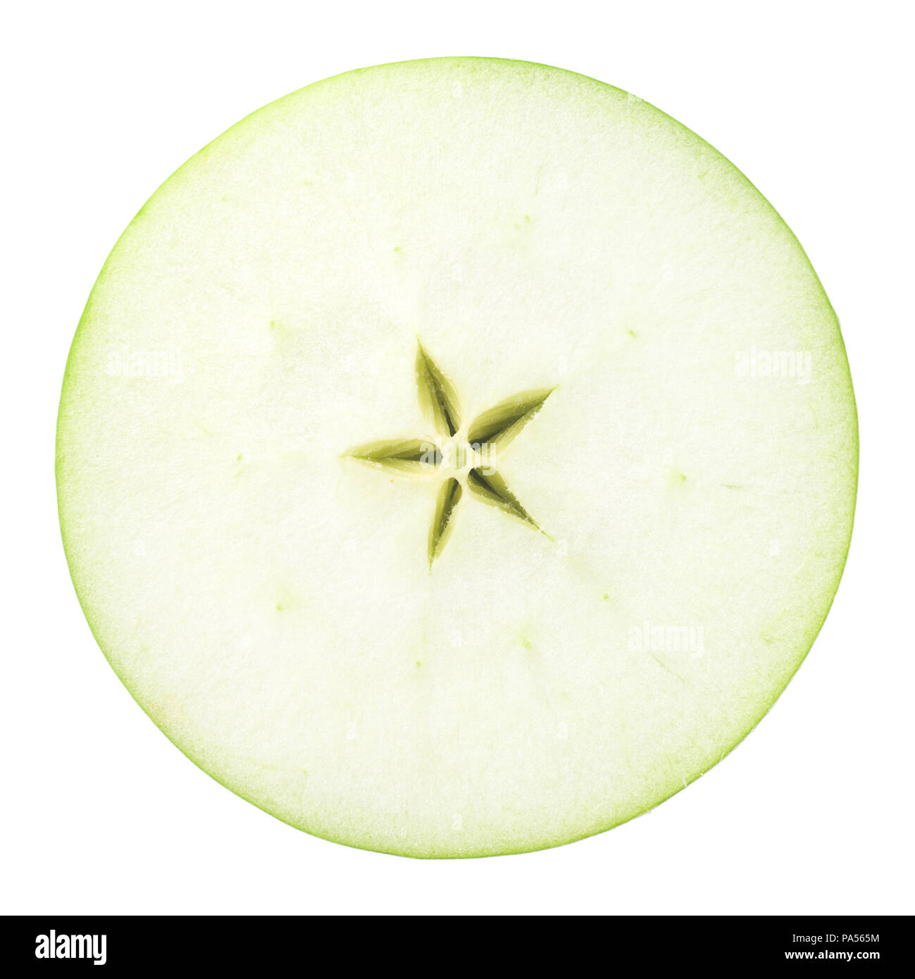 La mela tagliata a metà, nel mezzo di un seme, separatamente su un whi Foto Stock