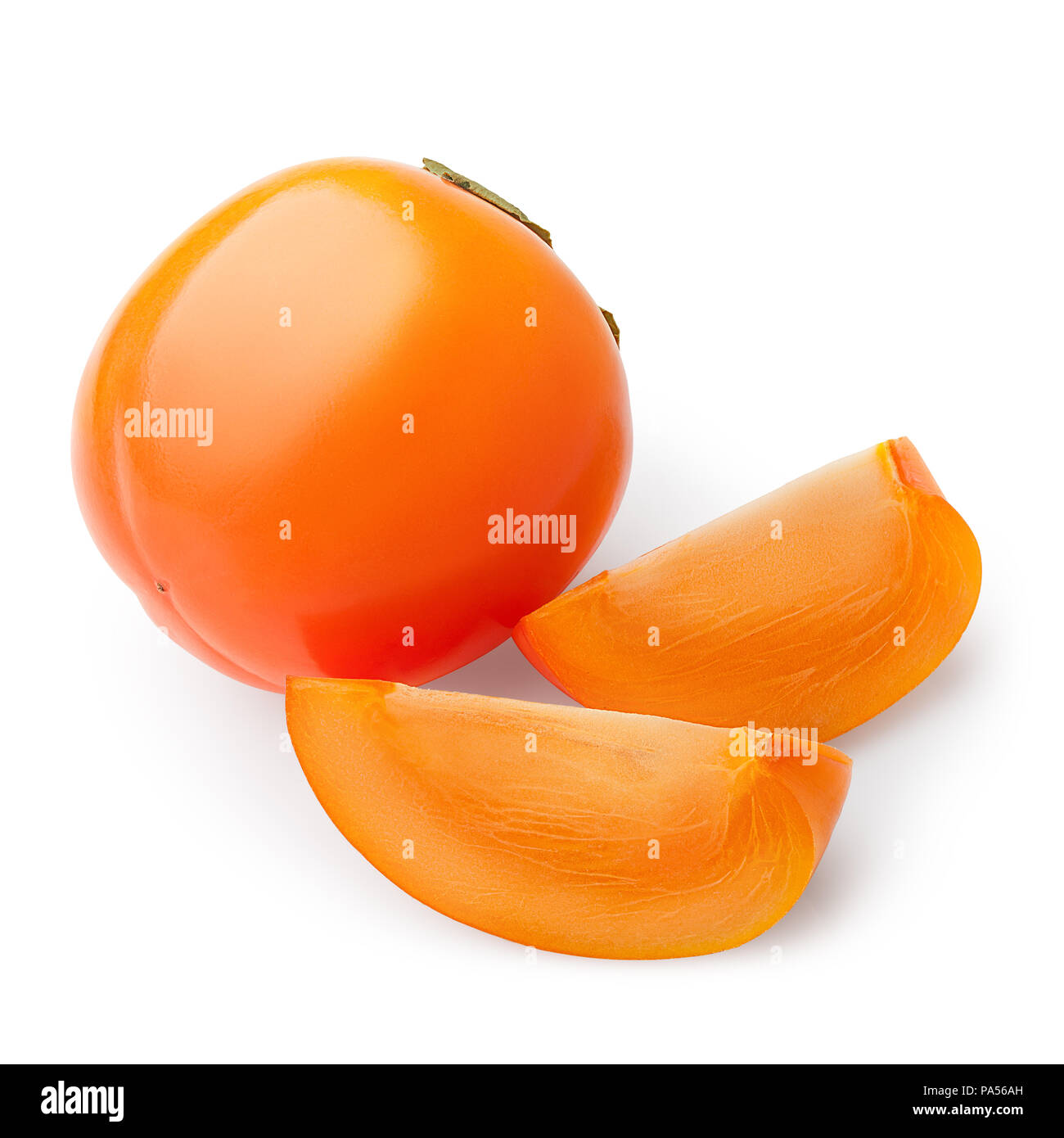 Mature persimmon succosa, percorso di clipping, isolato su sfondo bianco, pieno di profondità di campo Foto Stock