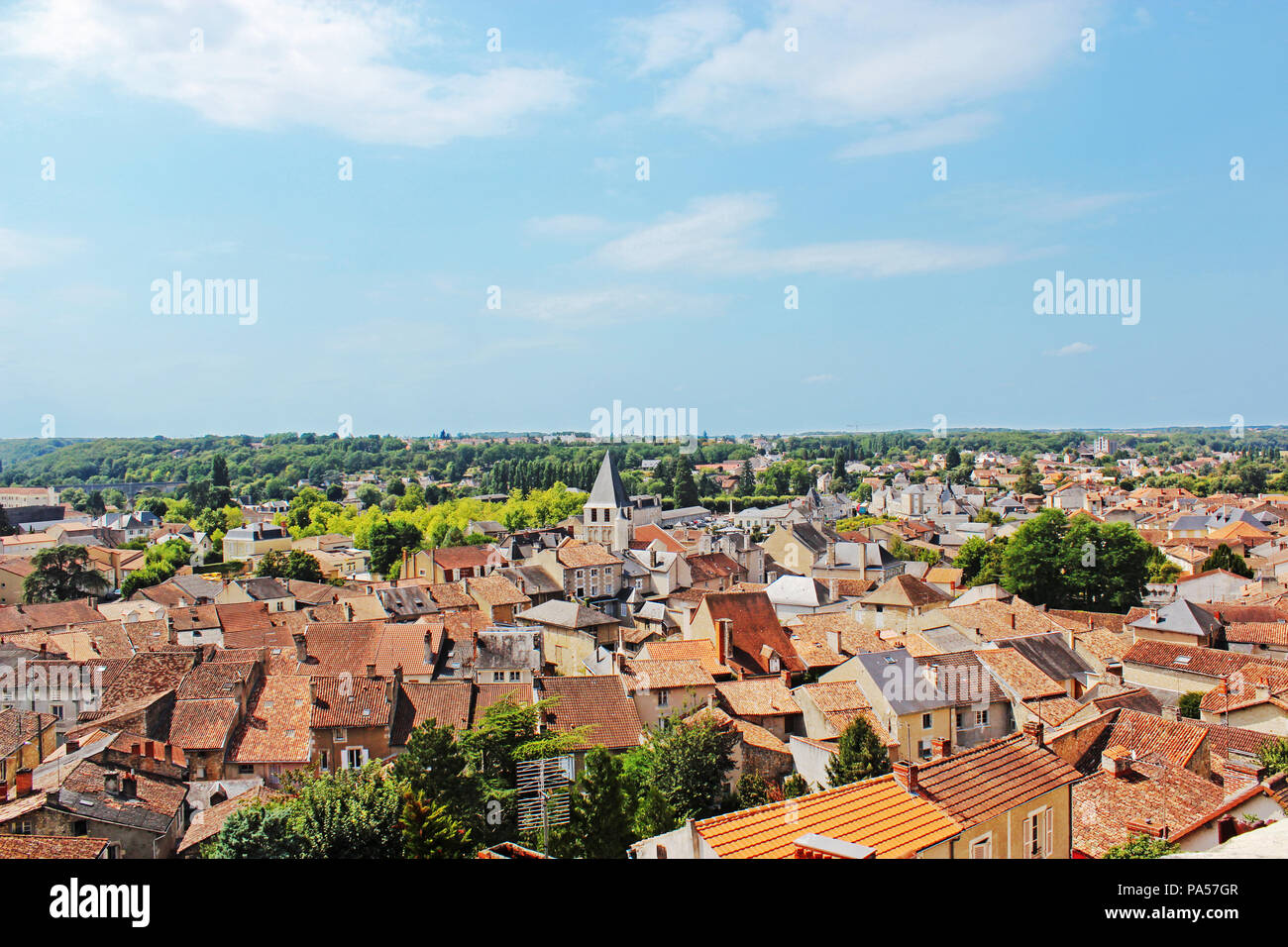 Vista di Chauvigny, Francia da sulla sommità della collina Foto Stock