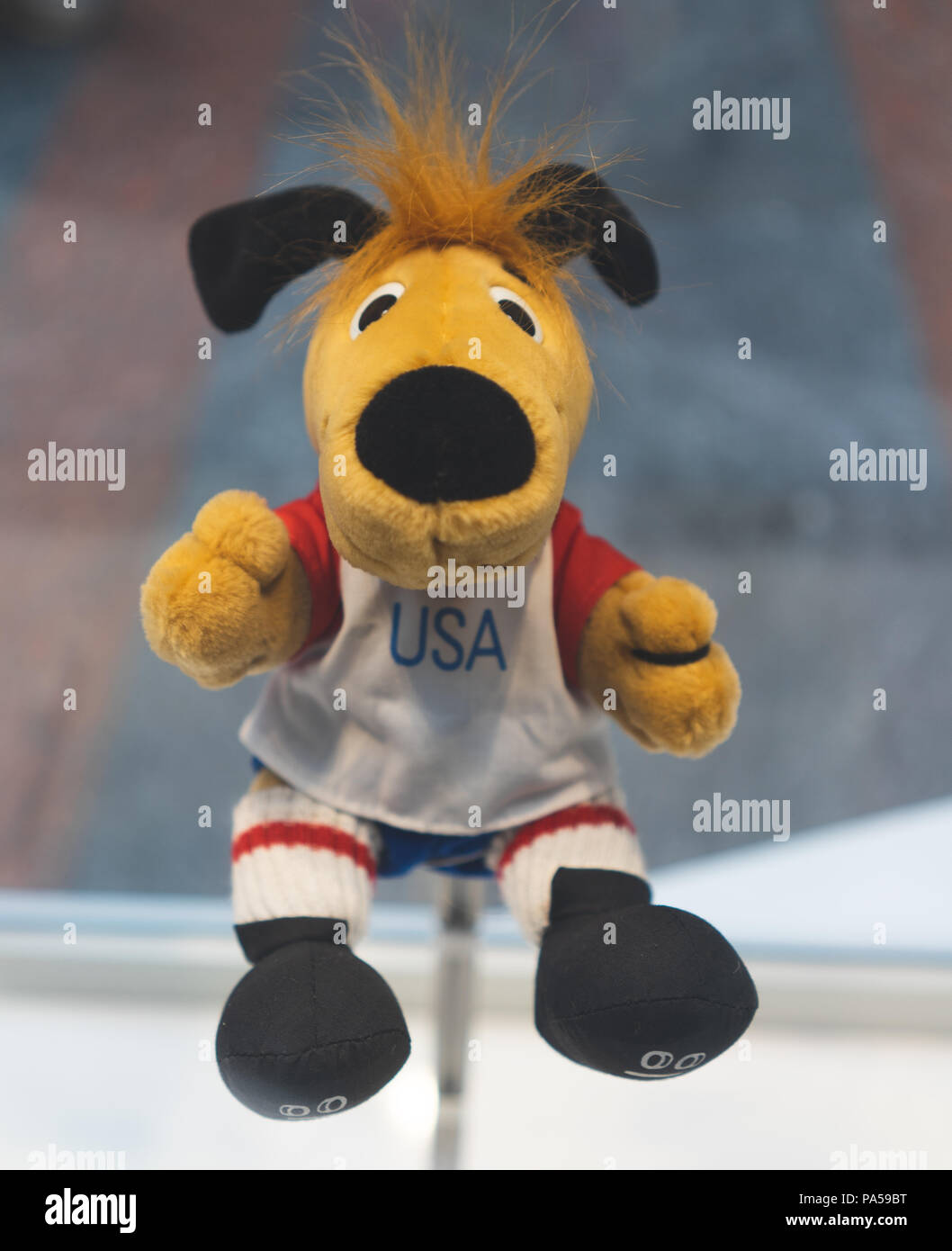 Luglio 7, 2018, Mosca, Russia mascotte ufficiale della Coppa del Mondo FIFA 1994 in USA un cane di riscontro. Foto Stock