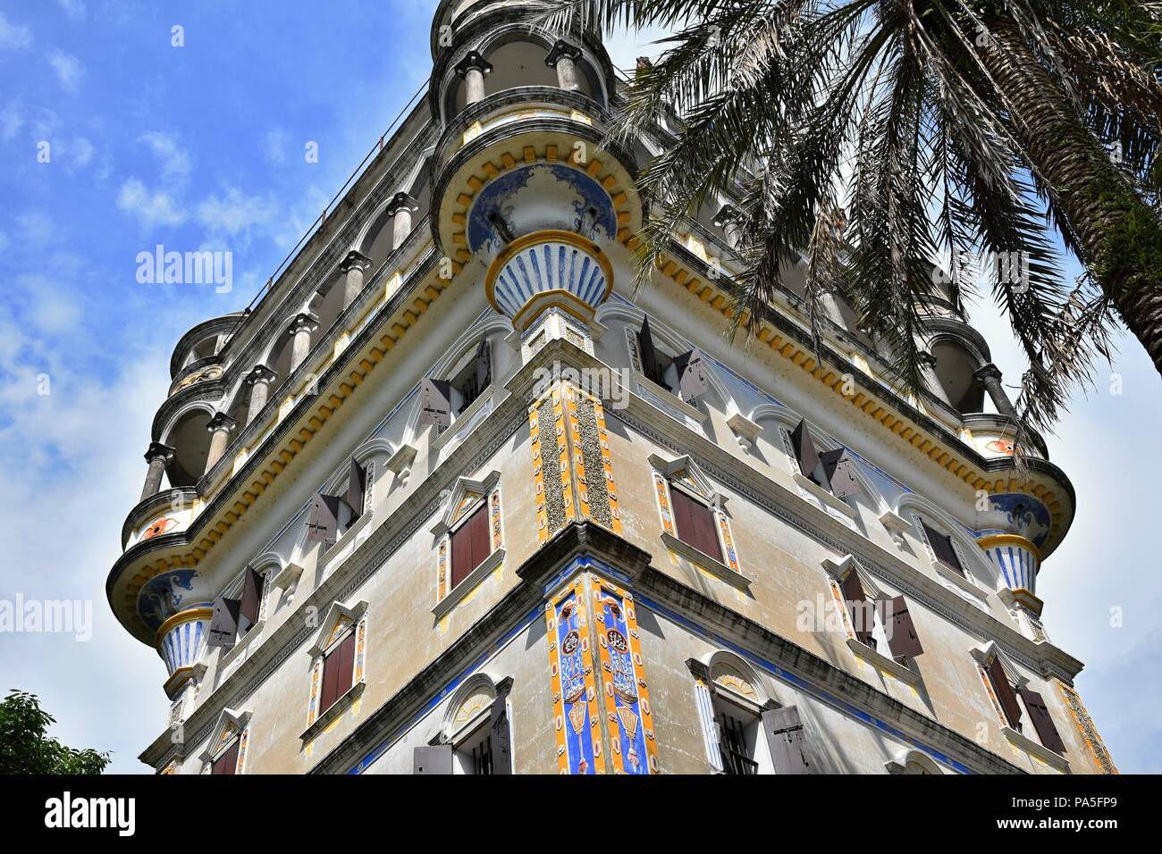 L'del Kaiping Diaolou (torri di avvistamento) nella provincia di Guangdong in Cina sono fortificati multi-storey towers è servita principalmente come protezione contro i banditi. Foto Stock