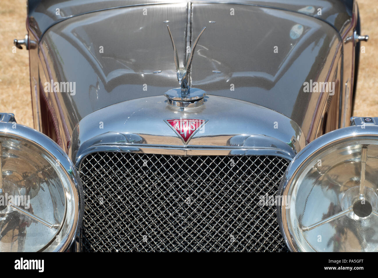 Tendring Essex REGNO UNITO - 14 Luglio 2018: la parte anteriore del classico auto Alvis essendo esposto alla mostra Foto Stock