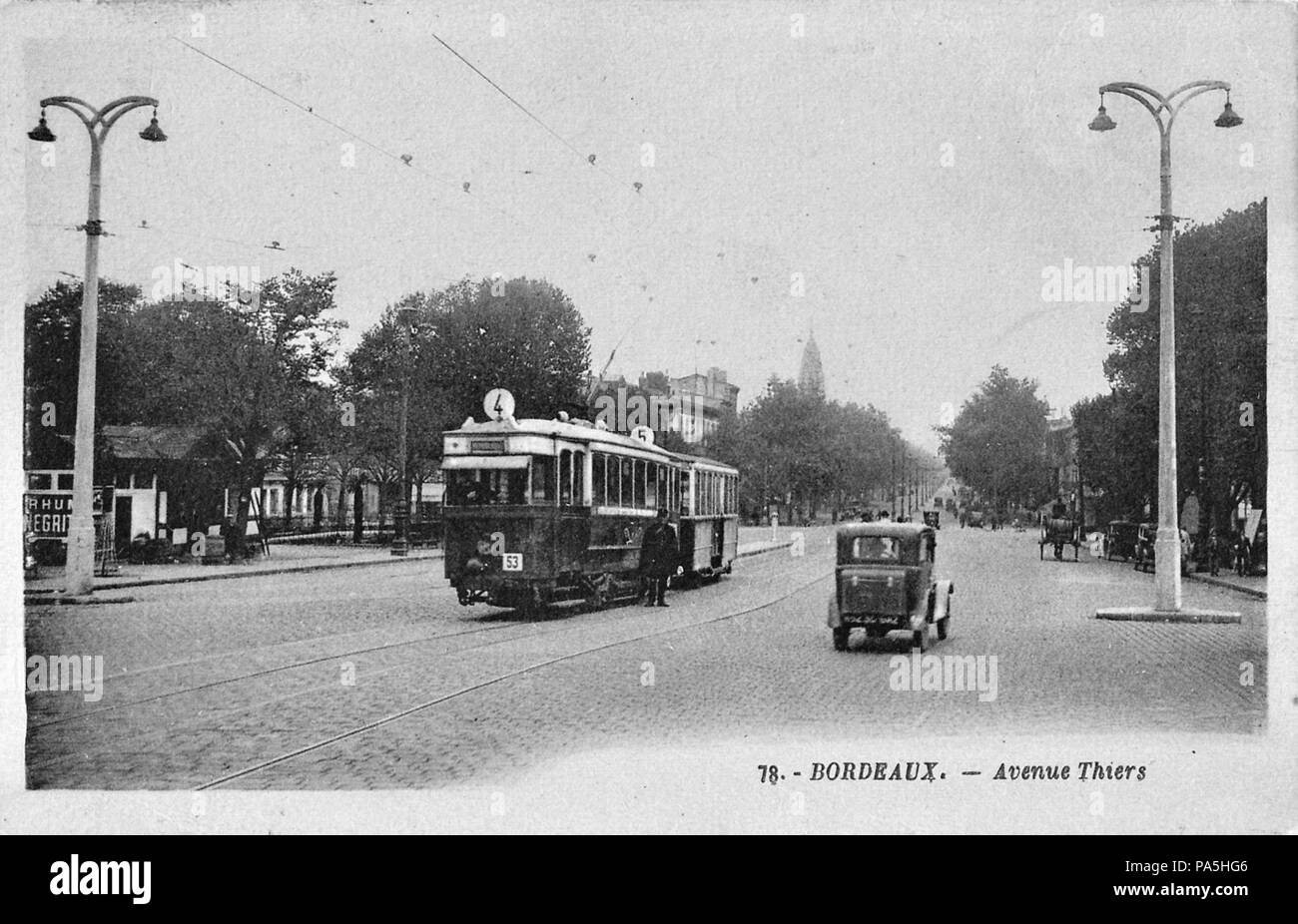 . Français : Carte postale ancienne éditée par Artaud à Nantes, n°78 : VBORDEAUX - Avenue Thiers . 1930s 158 Artaud 78 - Bordeaux - Avenue Thiers Foto Stock