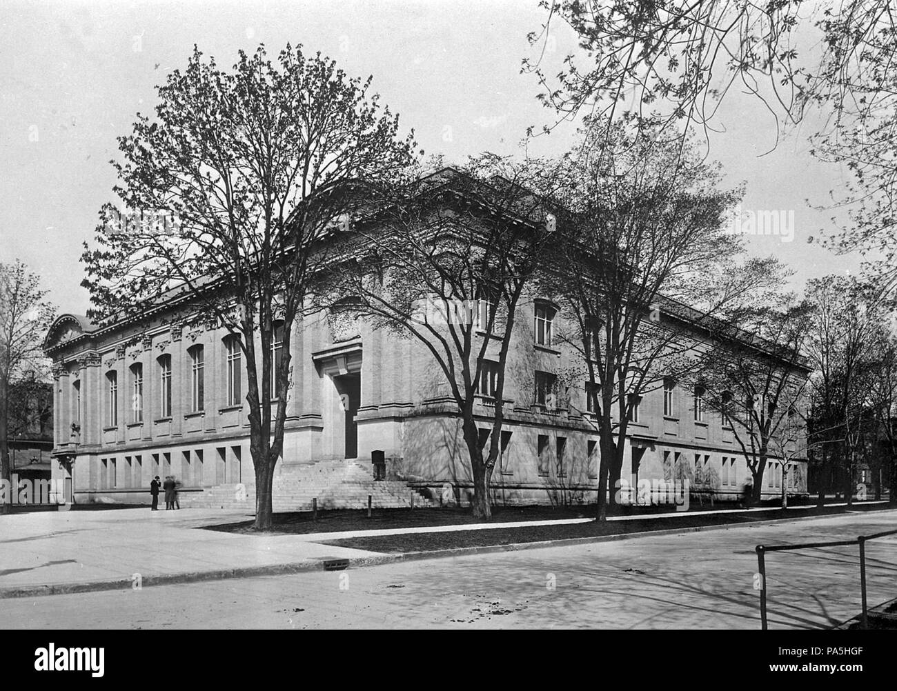 . Inglese: "Foto della centrale biblioteca di riferimento presso il College e St. George strade, c. 1911' in Toronto. circa 1911 293 centrale biblioteca di riferimento Foto Stock