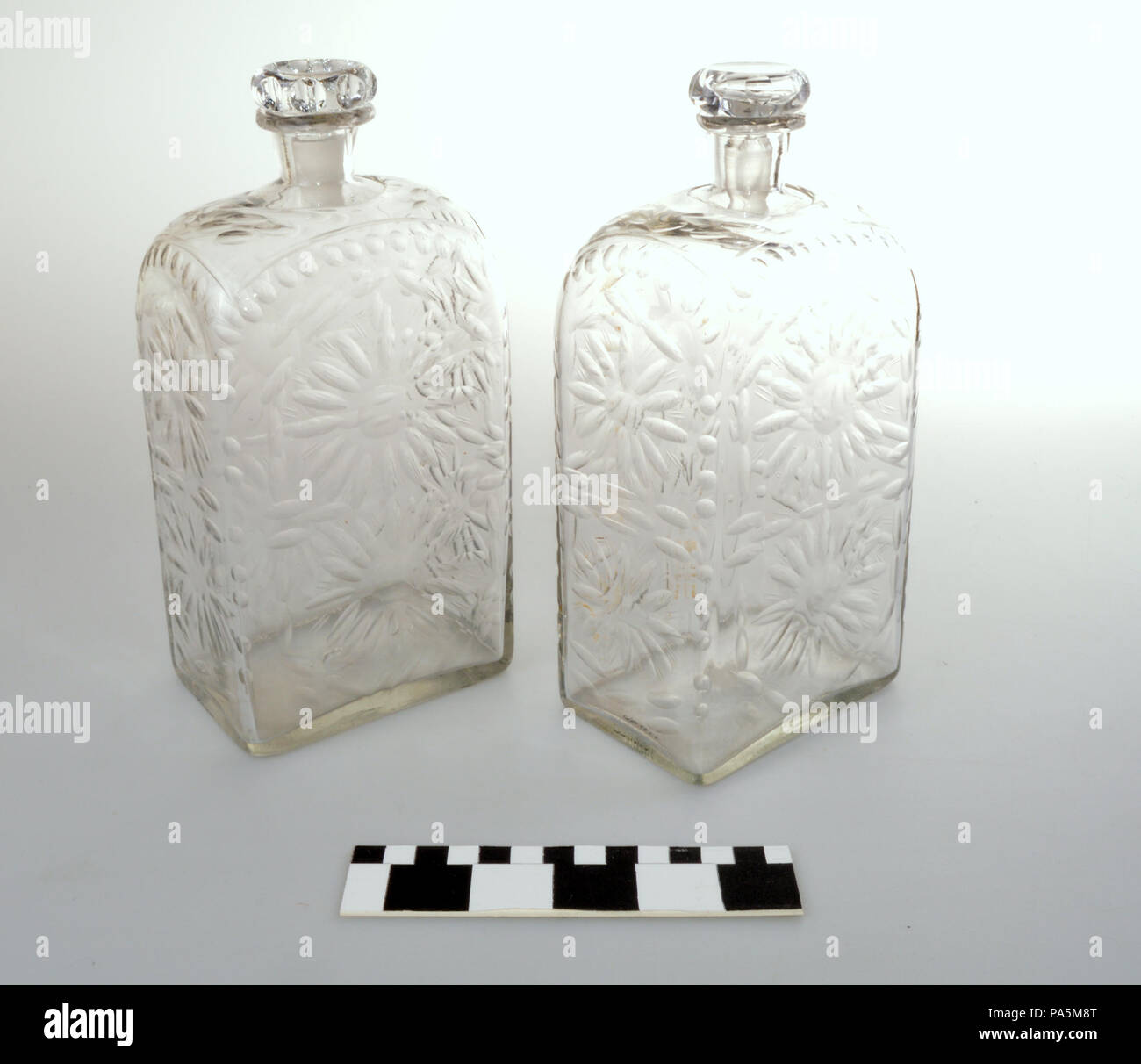 628 Vetro acidato Decanter usato durante la Guerra dei Sette Anni Foto Stock