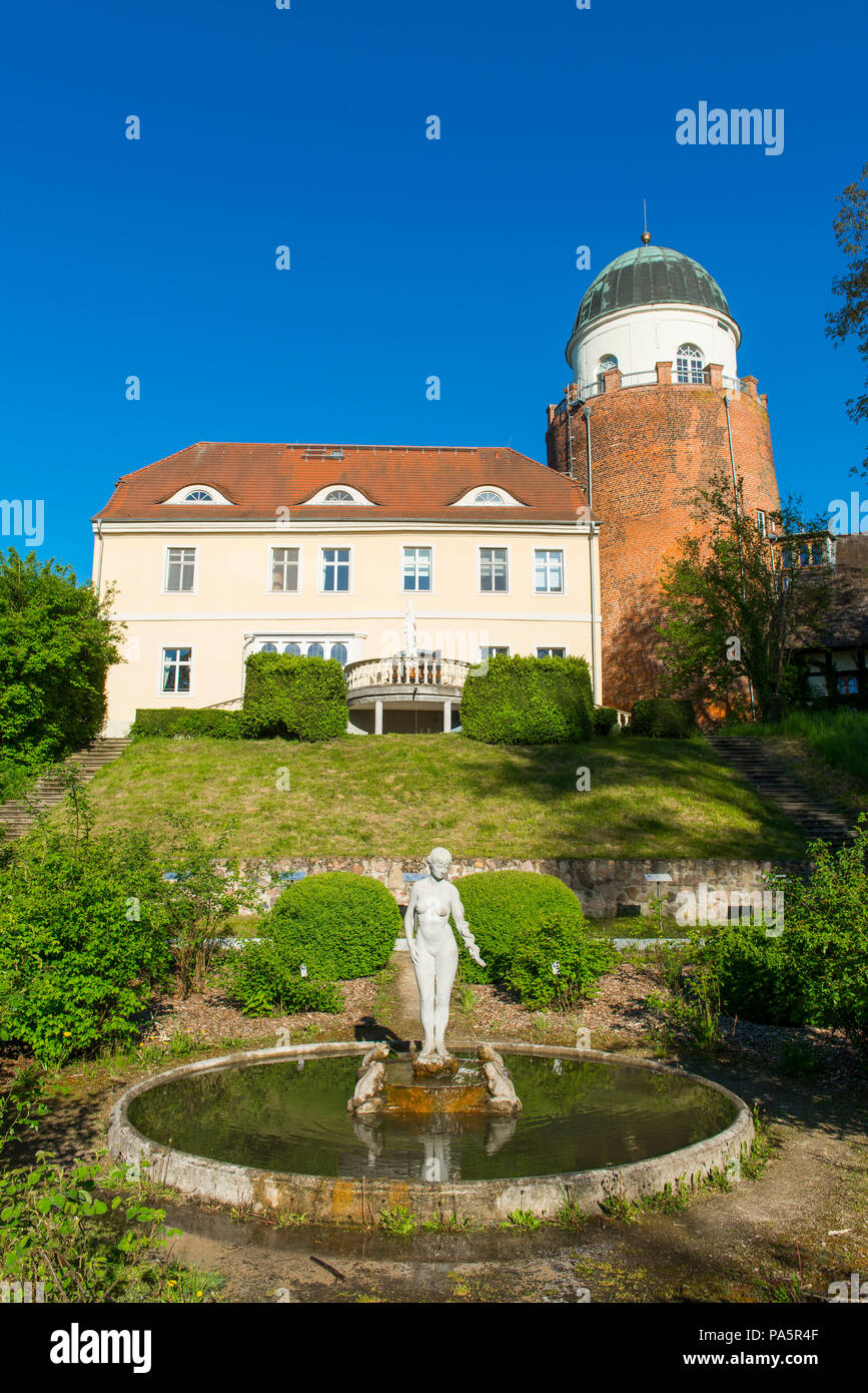 Parco e Castello di Lenzen, centro visitatori della riserva della biosfera paesaggio del fiume Elba, Lenzen, Prignitz, Brandeburgo, Germania Foto Stock