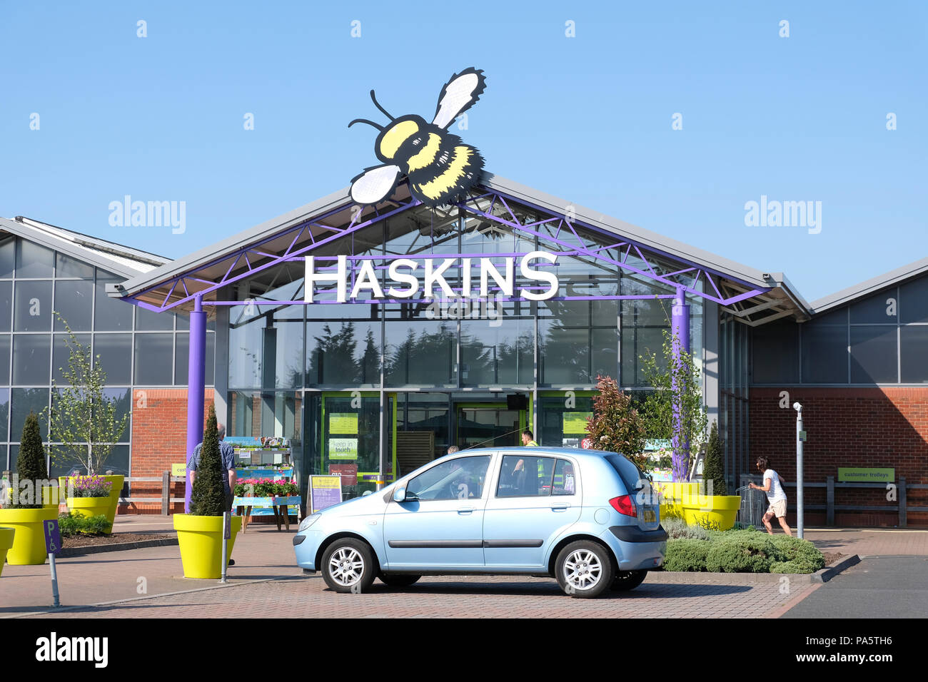 Ingresso anteriore per Haskins Garden Center, Ferring, Sussex (precedentemente Roundstone). Foto Stock