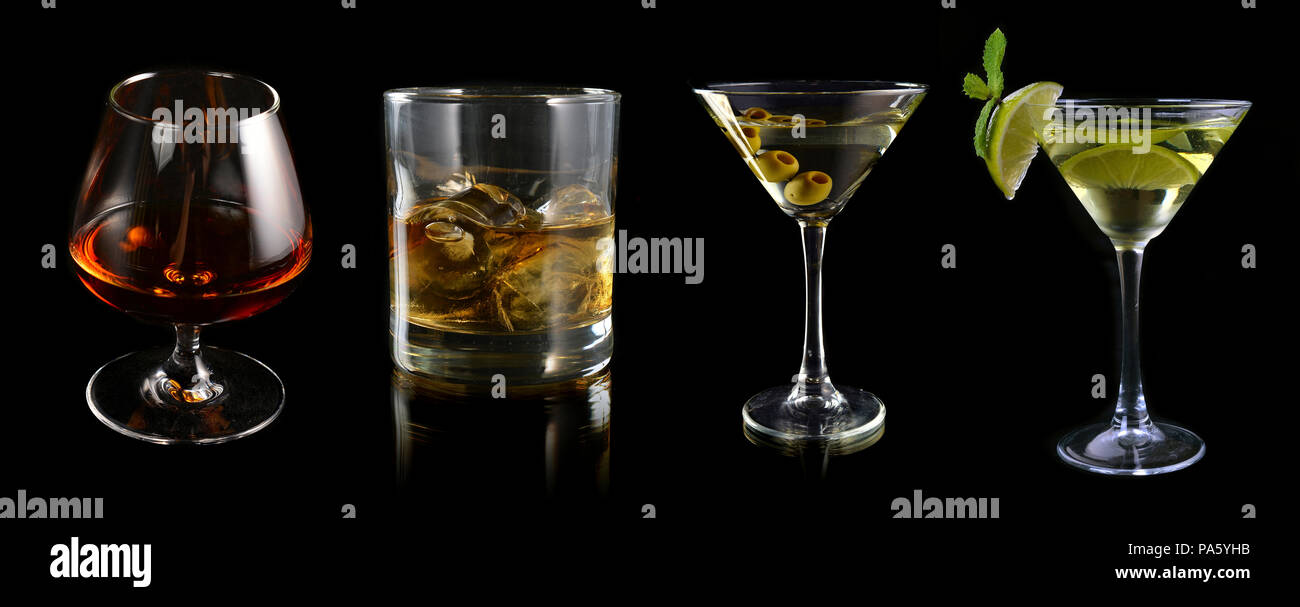 Bicchiere di set di liquori e cocktail su sfondo nero Foto Stock