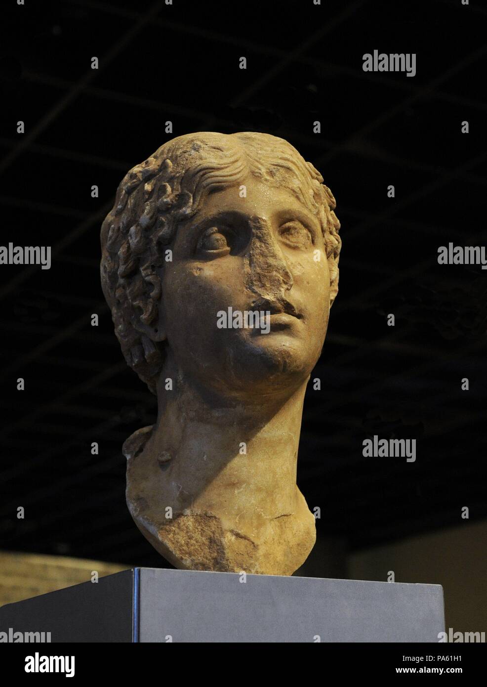 Agrippina Maggiore (14 BC-33). Nobildonna romana, nipote di Augusto. La moglie del generale germanico e madre dell'imperatore Caligola. Busto di Agrippina come divinità ellenistica ma con moda pettinatura. Il marmo. Inizio dell'Impero Romano. Museo Roman-Germanic. Colonia. Germania. Foto Stock