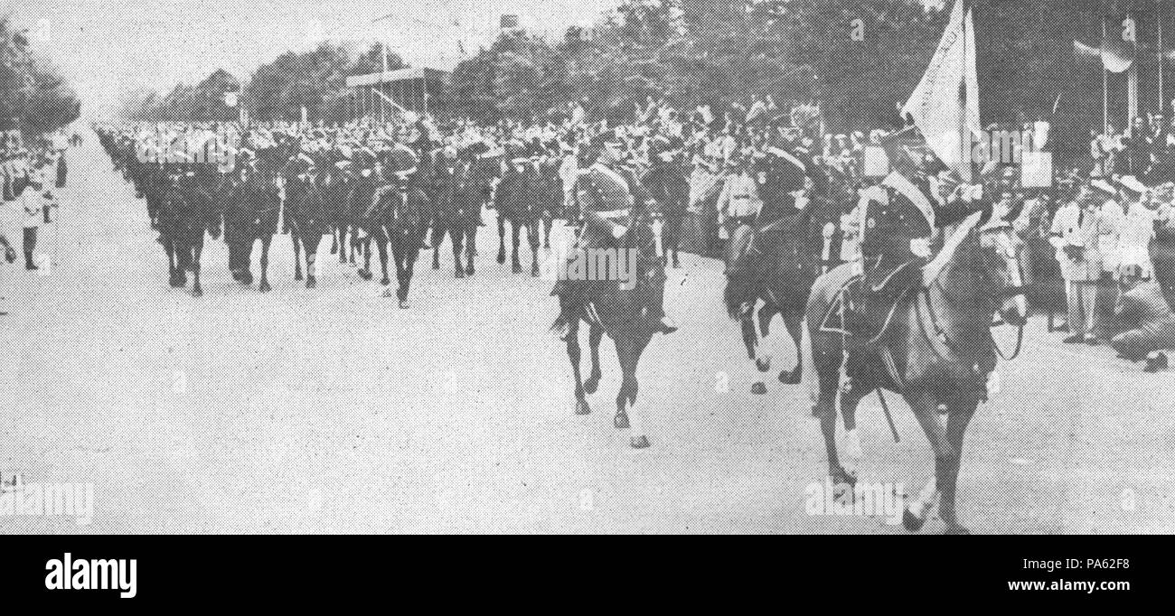 34 Biblioteca del Senado de la Provincia - 32 - Biella abituale su marcialidad desfilaron en La Plata las Fuerzas Armadas Foto Stock