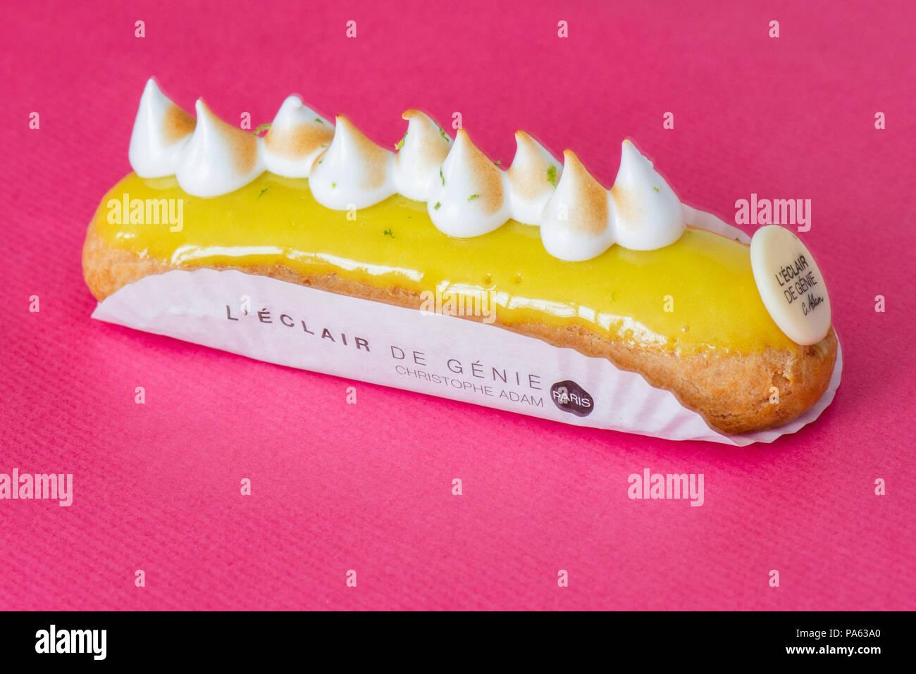 Eclairs dall'iconica L'éclair de Génie a Parigi, Francia Foto Stock
