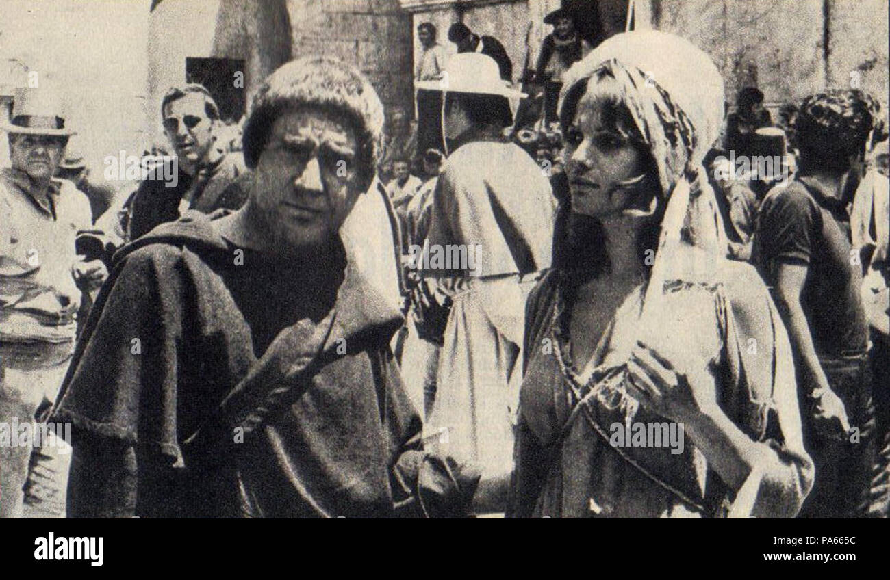 15 Alberto Sordi e Claudia Cardinale 1969 Foto Stock