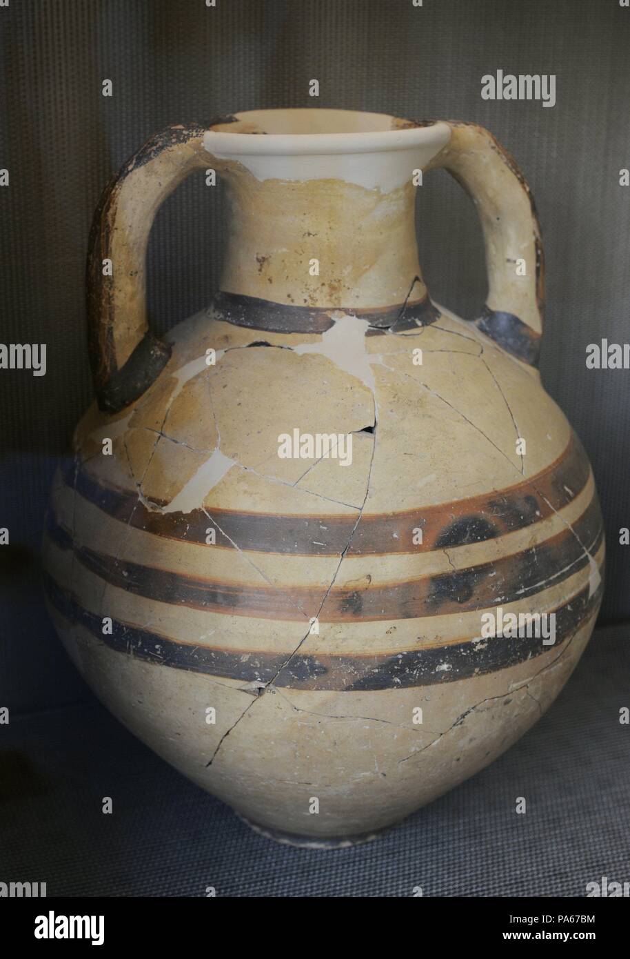 Vaso. Conclusioni dalla fontana micenea. 1225-1190 A.C. Museo dell'Acropoli. Atene. La Grecia. Foto Stock