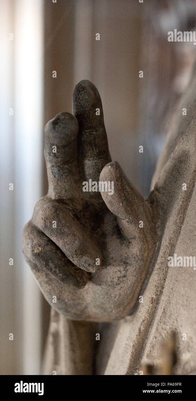 Cristo in maestà (dettaglio della mano benedicente), secolo XIX, nella facciata neogotica della cattedrale di Barcellona, Barcellona, in Catalogna, Spagna. Foto Stock