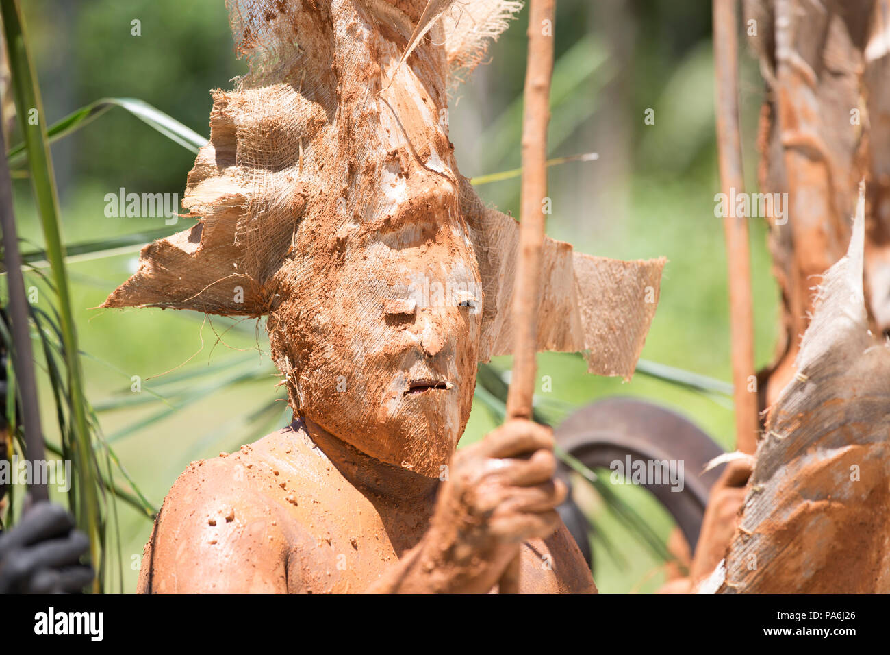 Gli uomini di fango, Santa Ana, Isole Salomone Foto Stock