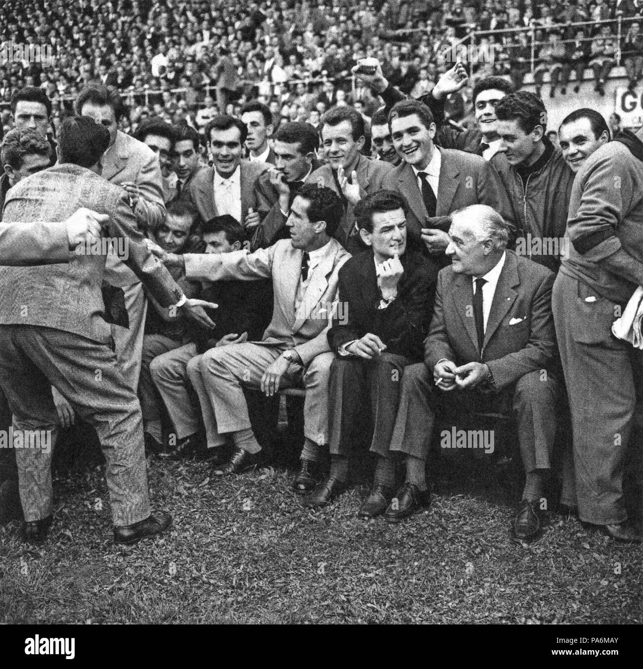 112 allenatore Helenio Herrera - Inter Milan (San Siro, circa 1961) Foto Stock 112 allenatore Helenio Herrera - Inter Milan (San Siro, circa 1961) Foto Stock