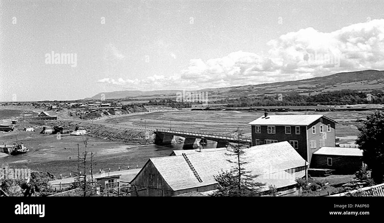 202 Pont du village sur la riviere Cap-Chat Foto Stock