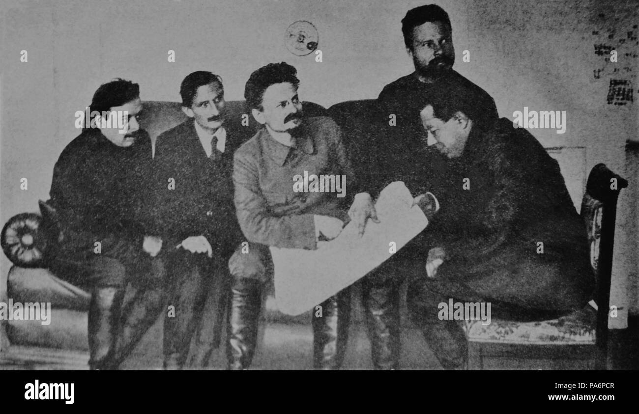 43 Béla Kun, Jacques Sadoul, Leon Trotsky, Mikhail Frunze, Sergey Gusev 1920 Foto Stock