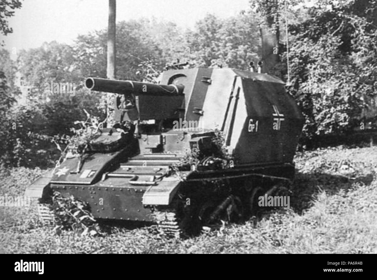2 10,5cm leFH 16 auf Vickers MkVI(e) Foto Stock