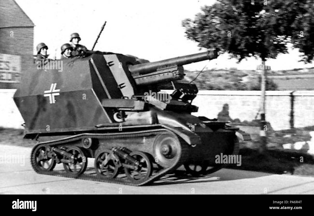 2 10.5cm leFH 16 Geschützwagen auf Vickers Mk VI.2 Foto Stock