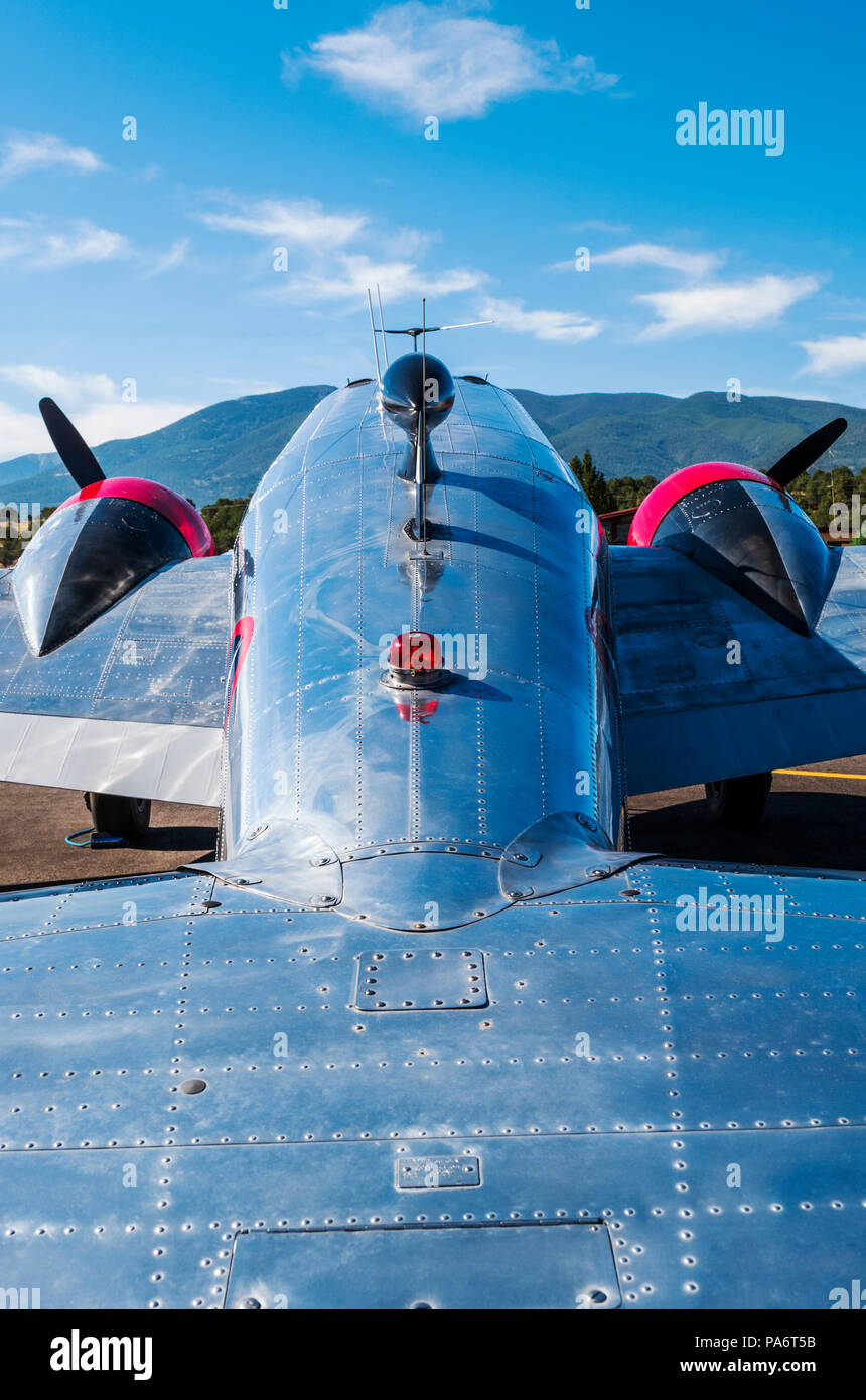 Beechcraft modello 18; Twin faggio; UC-45J navigatore; BNS-1 Kansan; US Navy; Salida Fly-in & Air Show; Salida; Colorado; USA Foto Stock