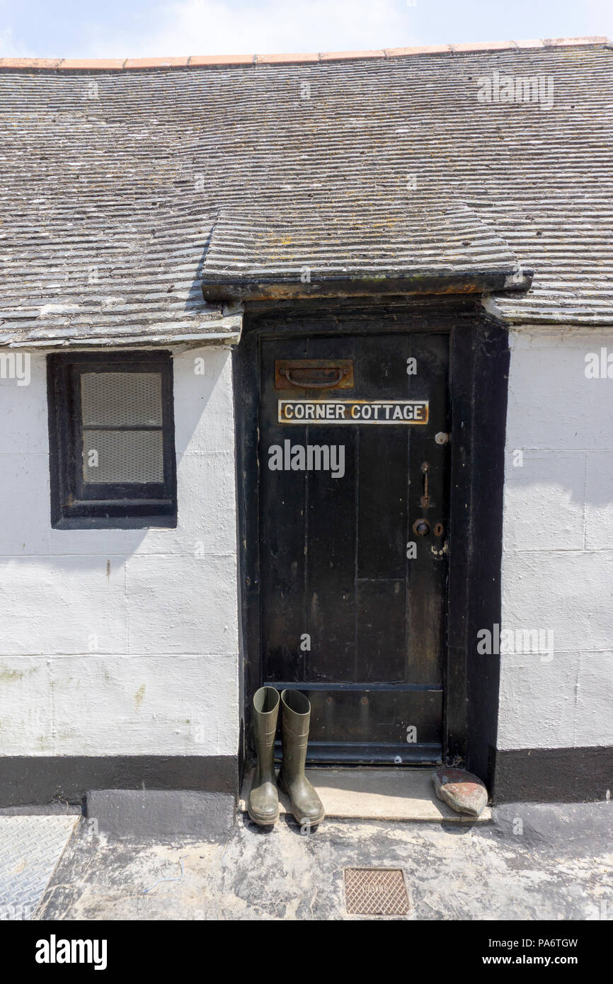 Corner Cottage nel villaggio di pescatori e una popolare destinazione turistica di Mousehole, Cornwall Regno Unito Foto Stock