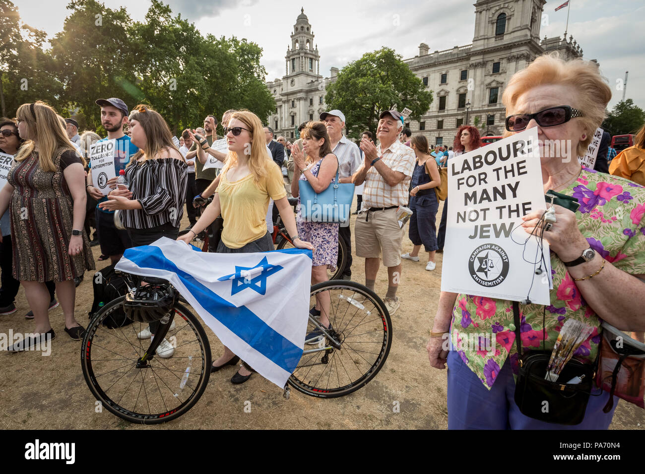Londra, Regno Unito. Il 19 luglio 2018. La dimostrazione in piazza del Parlamento contro le presunte questioni del partito laburista di antisemitismo da parte dei membri della comunità ebraica organizzata dalla campagna contro l' antisemitismo (CAA). Credito: Guy Corbishley/Alamy Live News Foto Stock