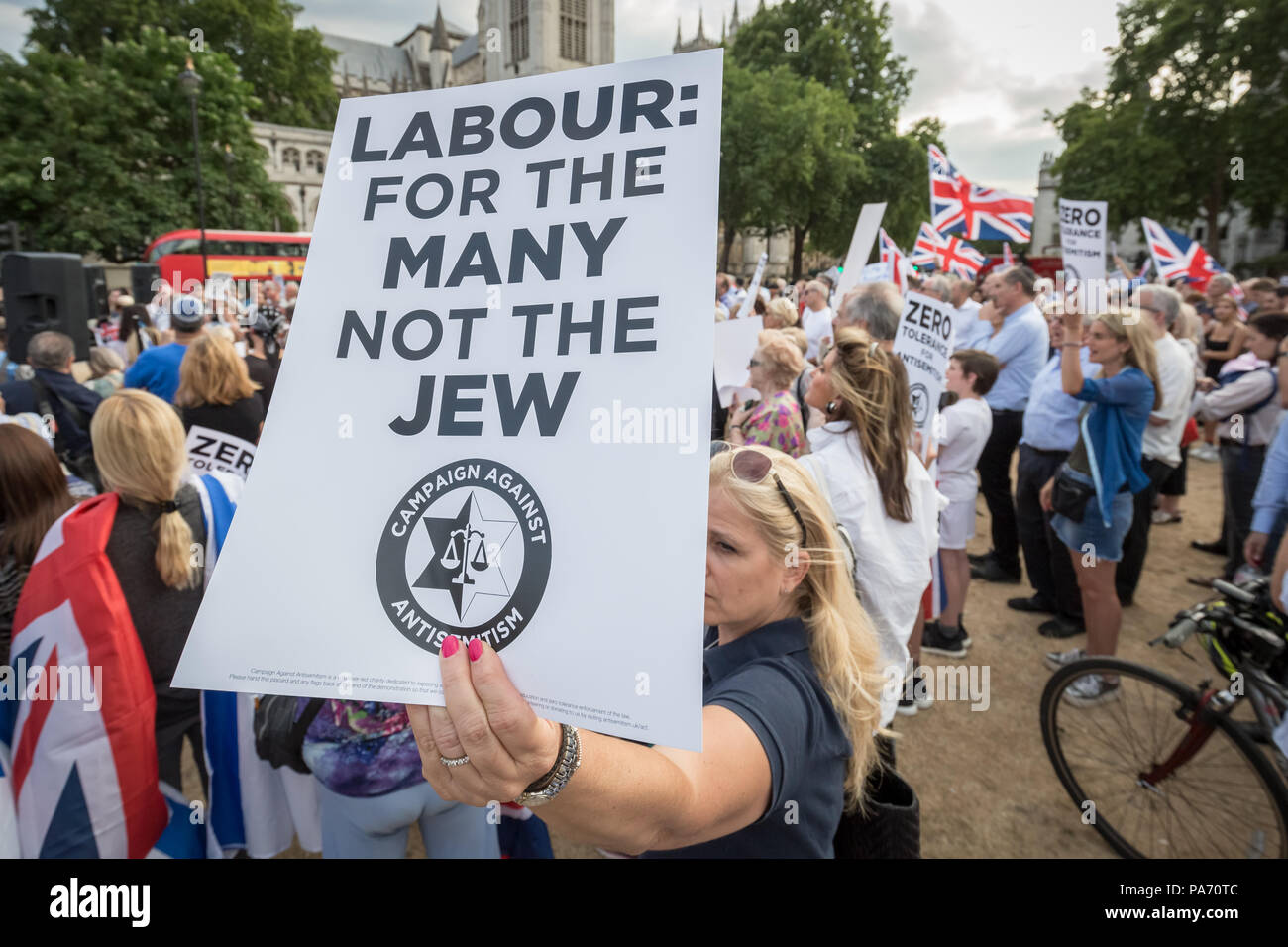 Londra, Regno Unito. Il 19 luglio 2018. La dimostrazione in piazza del Parlamento contro le presunte questioni del partito laburista di antisemitismo da parte dei membri della comunità ebraica organizzata dalla campagna contro l' antisemitismo (CAA). Credito: Guy Corbishley/Alamy Live News Foto Stock