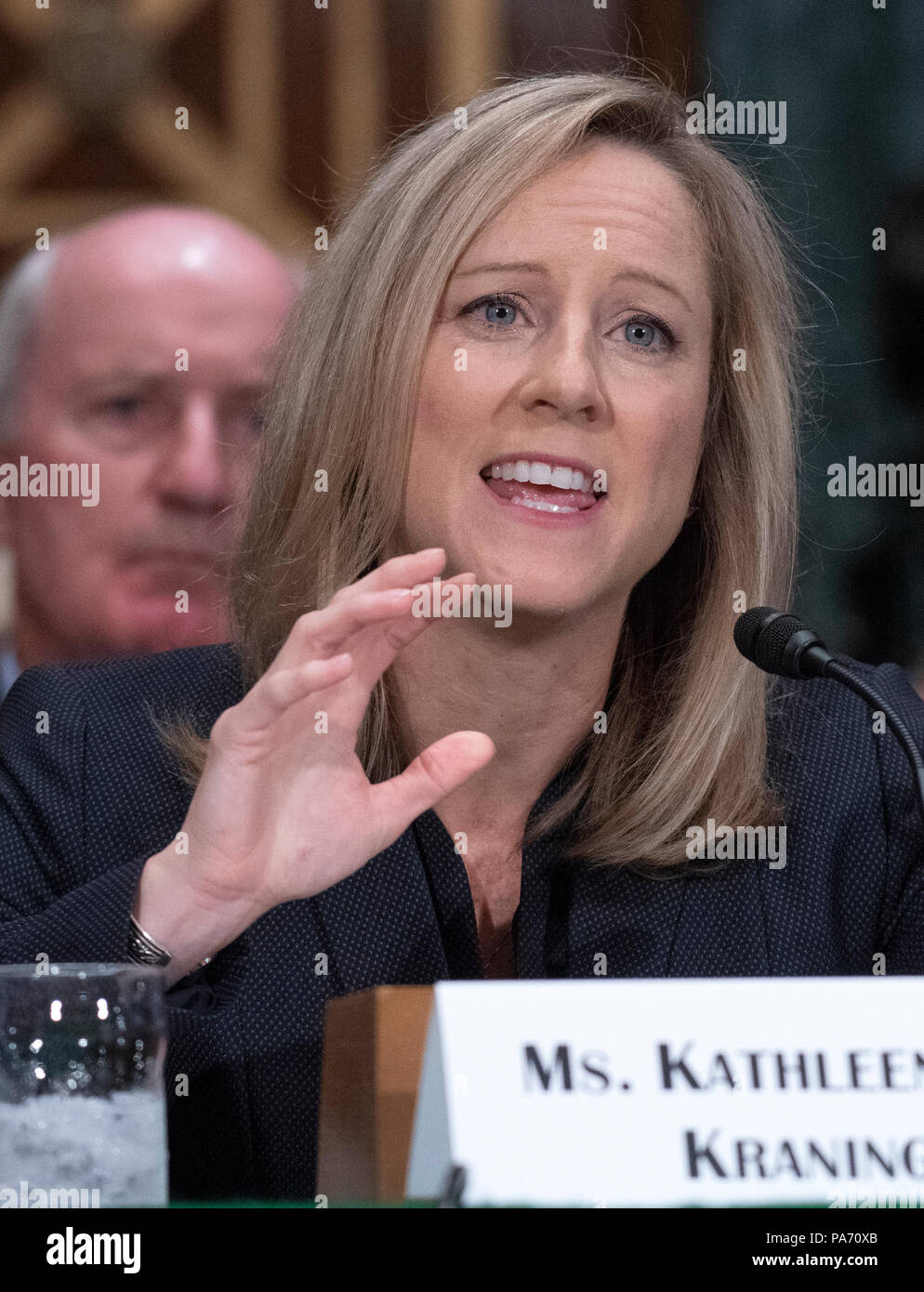 Kathleen Laura Kraninger testimonia davanti al Senato degli Stati Uniti Comitato bancario, alloggiamento e questioni urbane per la sua nomina a essere Direttore dell' Ufficio di presidenza del Consumer Financial Protection (CFPB) sul colle del Campidoglio di Washington il giovedì 19 luglio, 2018. Credito: Ron Sachs/CNP /MediaPunch Foto Stock