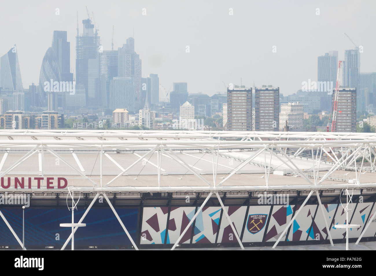 Londra REGNO UNITO. 21 luglio 2018 . Parte superiore del London stadium presso la Queen Elizabeth Stadium bagnata dal sole nebuloso su un caldo giorno umido Credito: amer ghazzal/Alamy Live News Foto Stock