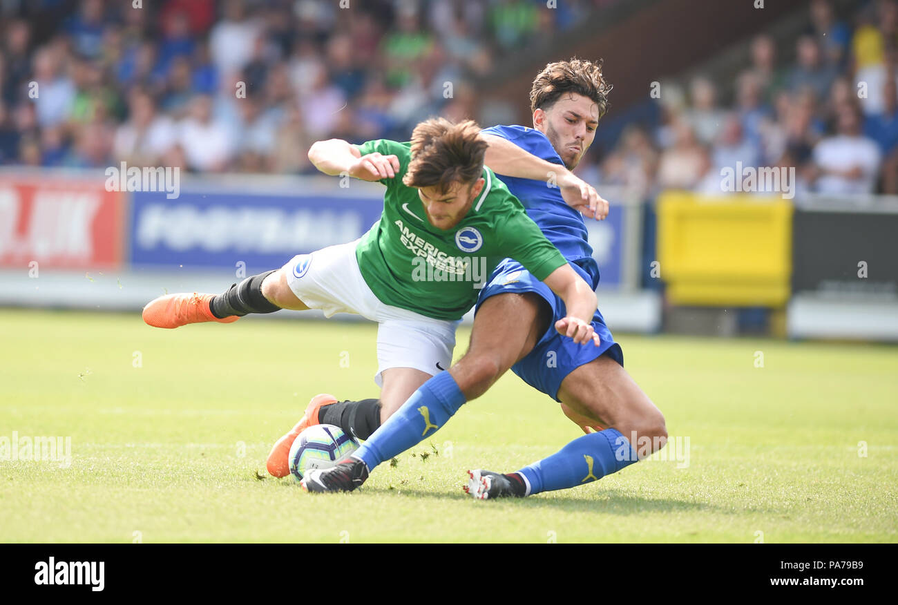 Kingston London UK 21 luglio 2018 - Aaron Connolly di Brighton è messo giù per una penalizzazione da Will Nightingale di AFC Wimbledon durante la partita di calcio pre stagione amichevole tra AFC Wimbledon e Brighton e Hove Albion al Cherry Red Records Stadium a Kingston Surrey solo uso editoriale Foto Stock Kingston London UK 21 luglio 2018 - Aaron Connolly di Brighton è messo giù per una penalizzazione da Will Nightingale di AFC Wimbledon durante la partita di calcio pre stagione amichevole tra AFC Wimbledon e Brighton e Hove Albion al Cherry Red Records Stadium a Kingston Surrey solo uso editoriale Foto Stock