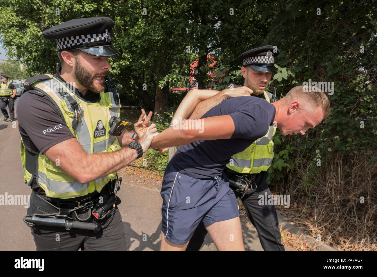 Cambridge, Regno Unito. Il 21 luglio 2018. Tommy Robinson supporter è arrestato durante la libera Tommy Robinson protesta in Cambridge. 21/07/18 Credito: Edward Crawford/Alamy Live News Foto Stock