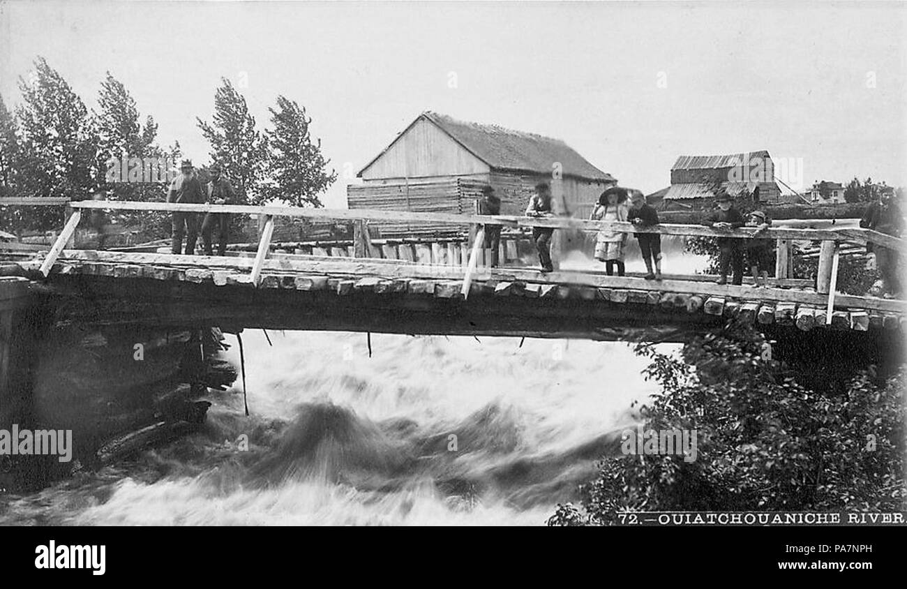 246 Ponte sul Fiume Ouiatchouaniche, Roberval Foto Stock