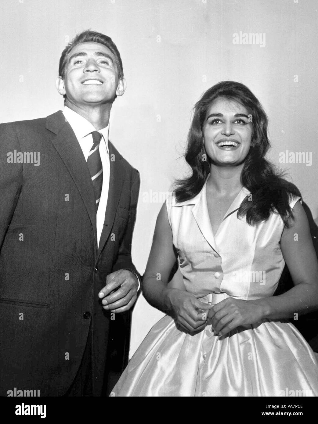 59 Dalida Walter Chiari Olycom 1965 (Ritoccate) Foto Stock