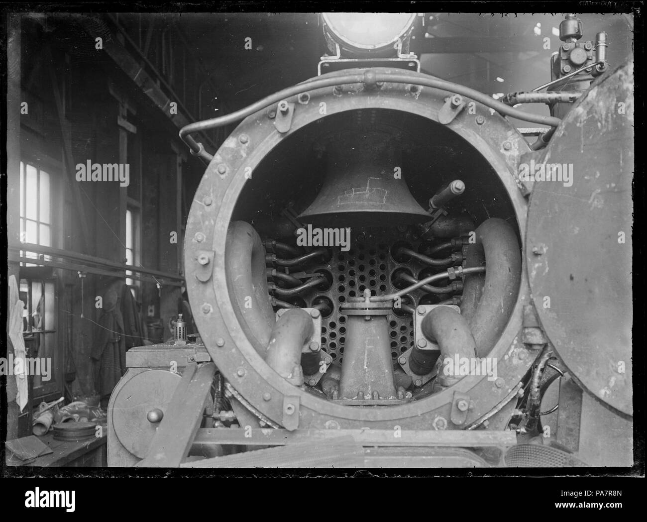 1 "classe di una locomotiva a vapore 602 (4-6-2 tipo), che mostra la parte interna del fumo-box, con surriscaldatore. ATLIB 288980 Foto Stock