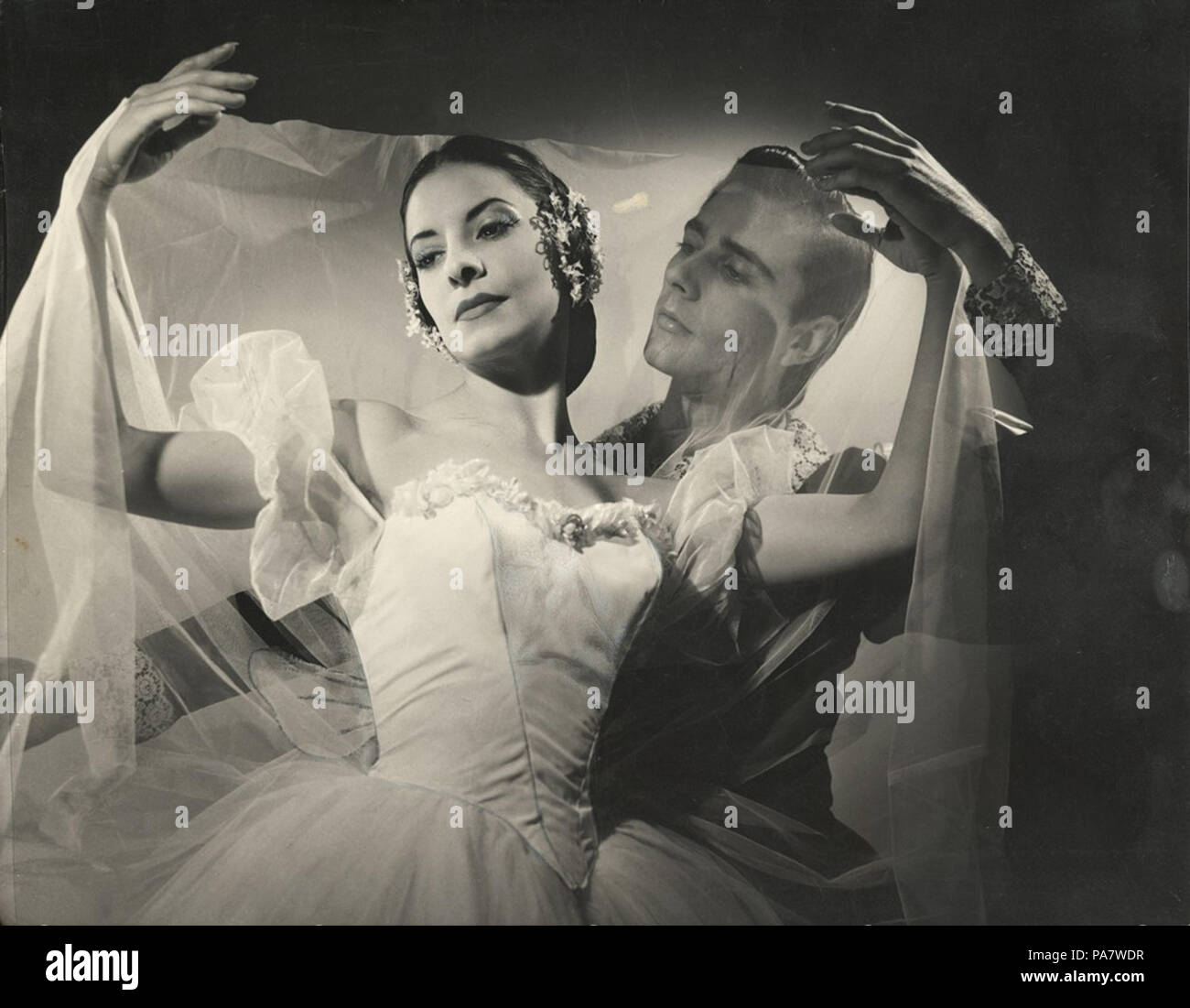 17 Alicia Alonso e Reyes Fernández in Giselle, 1960 Foto Stock