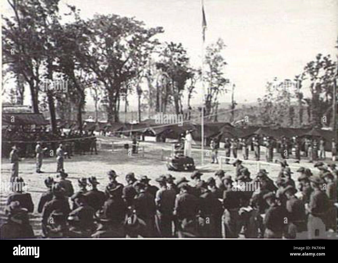 26 Australian 2-3 Bn memoriale di servizio Nuova Guinea 1945 (AWM 098631) Foto Stock