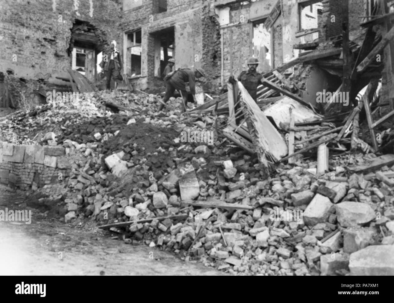 26 pionieri australiano di sminamento in Peronne (immagine AWM E03234) Foto Stock
