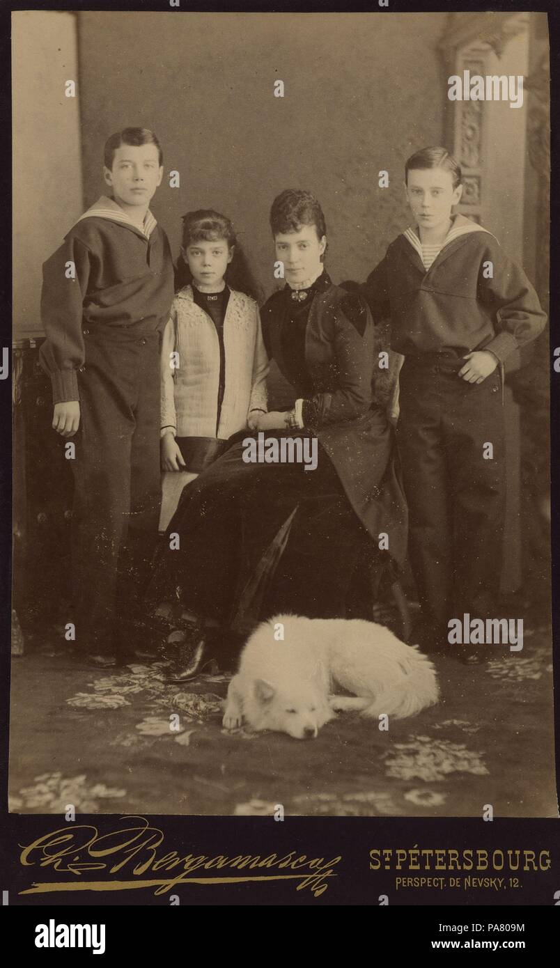 Imperatrice Maria Fyodorovna con bambini, Nicholas Alexandrovich, George Alexandrovich e Xenia Alexandrovna. Museo: Stato russo, film e foto di archivio, Krasnogorsk. Foto Stock