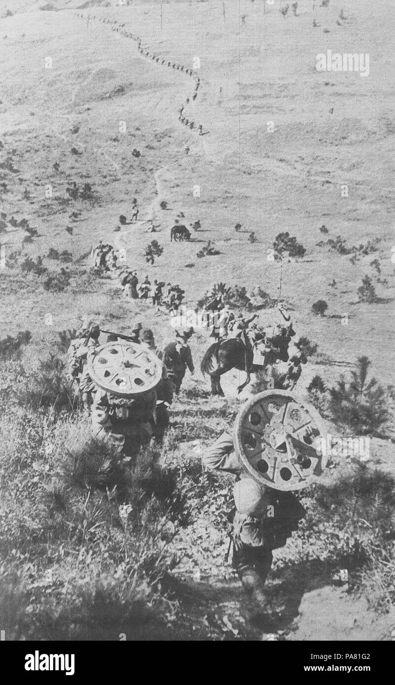 46 portante le pistole e ruote01 Foto Stock 46 portante le pistole e ruote01 Foto Stock