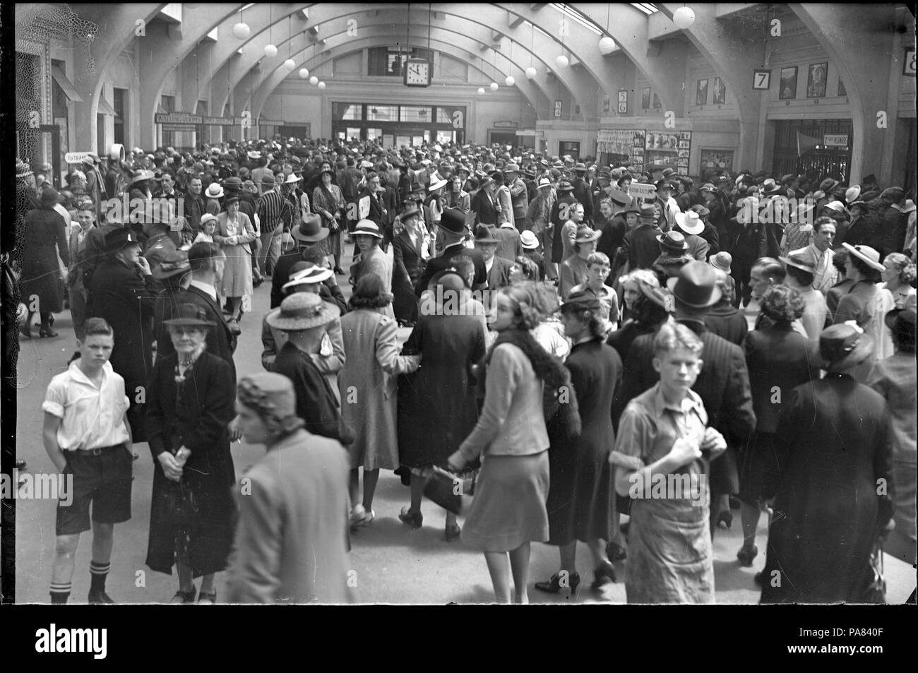 57 sala affollata a Wellington Stazione ferroviaria ATLIB 290903 Foto Stock